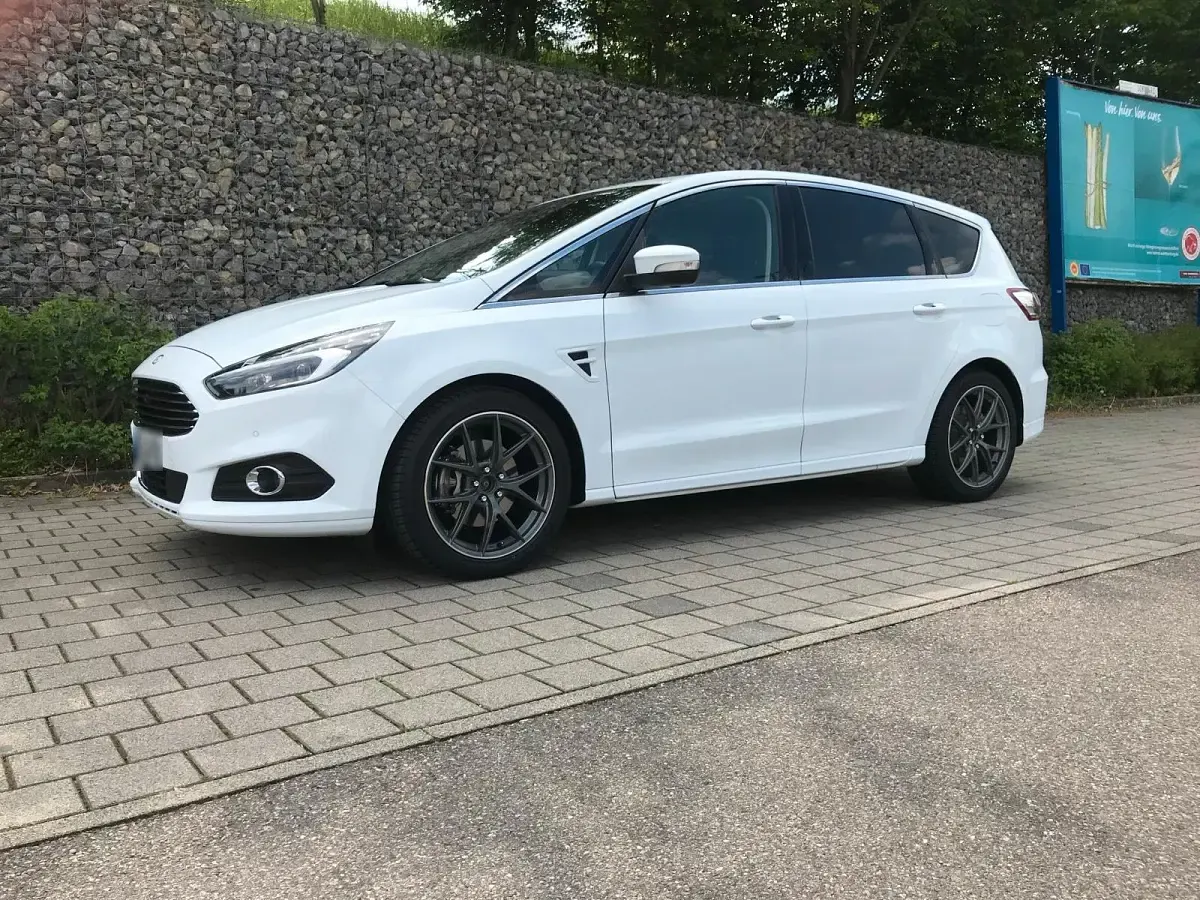 Gebraucht Ford S-MAX Titanium 150 PS (110 kW) 2018 Weiß Van / Kleinbus