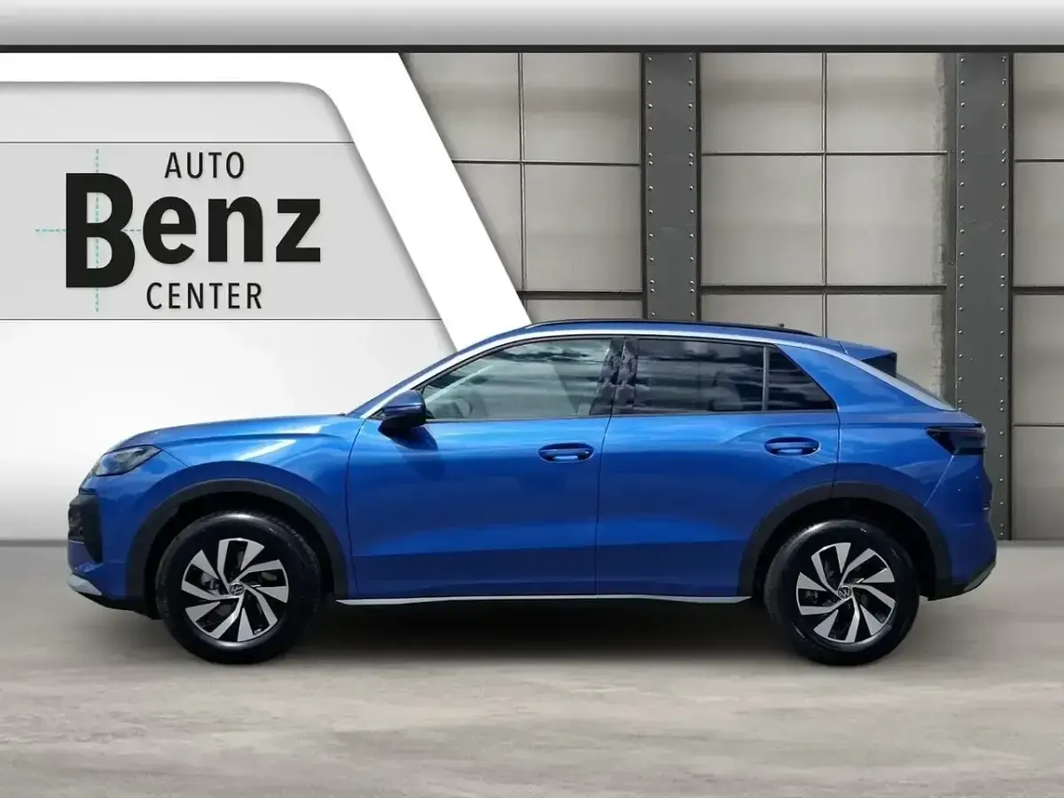 Neu VW T-Roc Life 150 PS (110 kW) 2026 Blau SUV