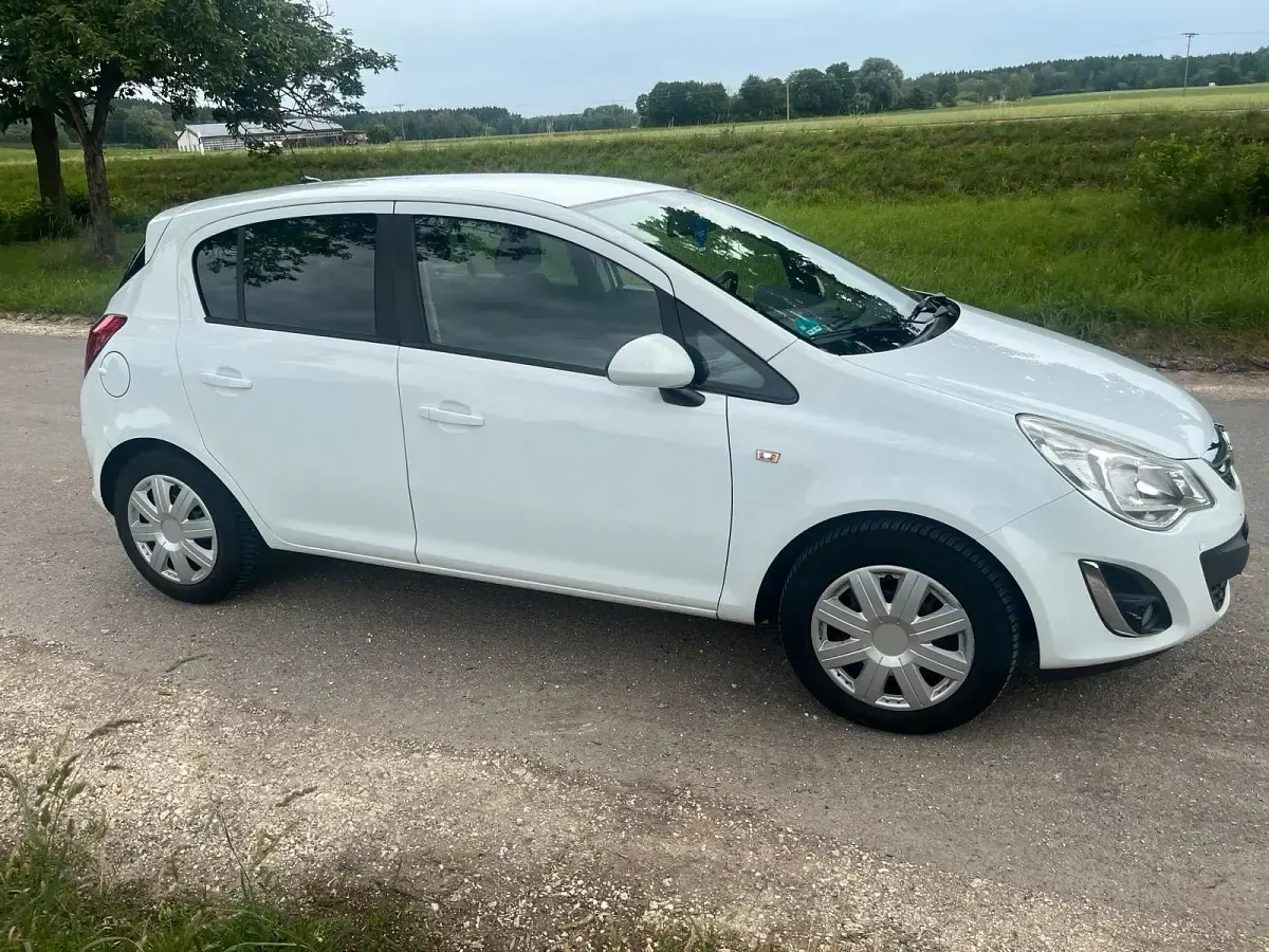 Gebraucht Opel Corsa 100 PS (73 kW) 2011 Weiß Kleinwagen