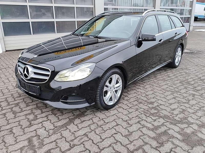 Gebraucht Mercedes E220 170 PS (125 kW) 2016 Schwarz  unilack Kombi