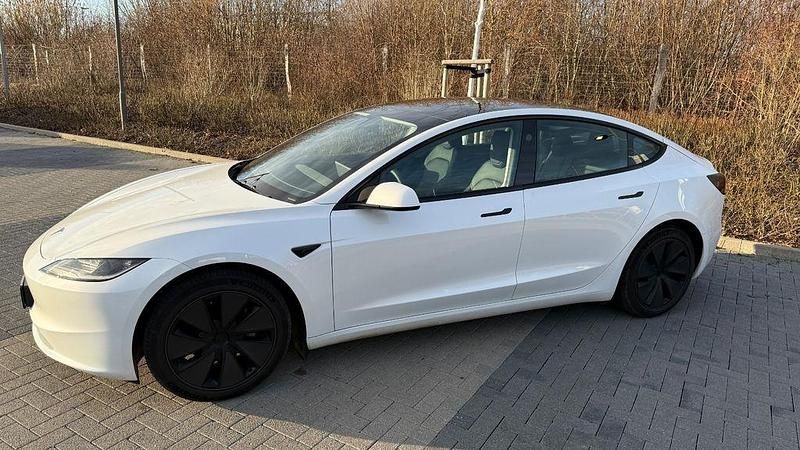 Gebraucht Tesla Model 3 Standard Range 208 kW (283 PS) 2023 Weiß Limousine