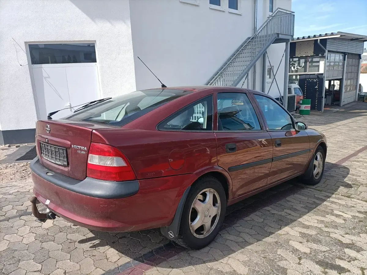 Gebraucht Opel Vectra 100 PS (73 kW) 1998 Rot Limousine