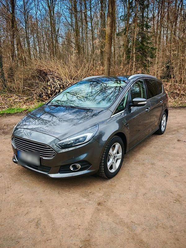 Gebraucht Ford S-MAX Titanium 160 PS (117 kW) 2017 Grau Van / Kleinbus
