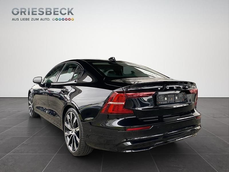 Gebraucht Volvo S60 Ultimate 250 PS (183 kW) 2023 Onyx black Limousine