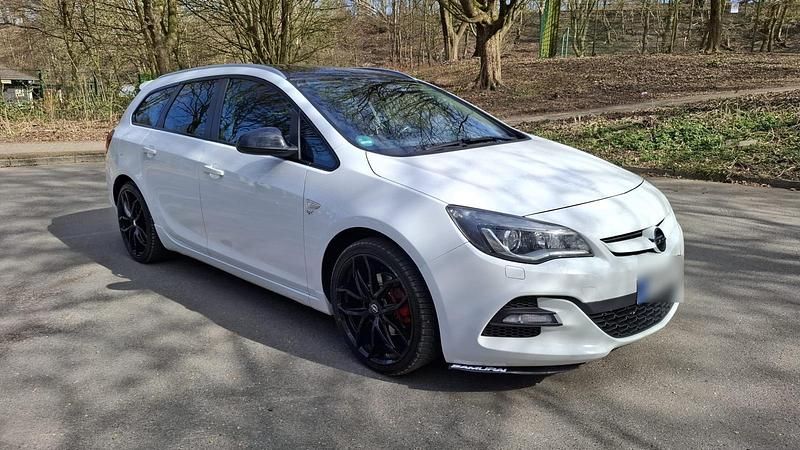 Gebraucht Opel Astra OPC 136 PS (100 kW) 2014 Weiß Kombi