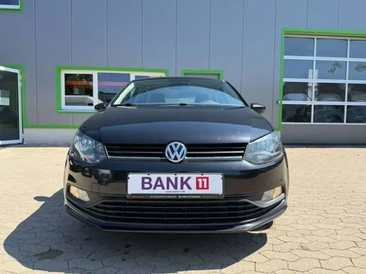 Gebraucht VW Polo Trendline 75 PS (55 kW) 2017 Deep black perleffekt Kleinwagen