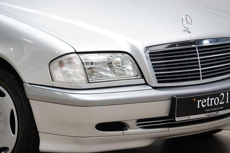 Silber Gebraucht 1999 Mercedes C220 Classic Limousine | 12.990 € - Bild 1/4