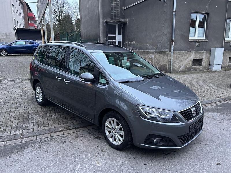 Grau Gebraucht 2019 Seat Alhambra Style Van / Kleinbus | 12.450 € - Bild 1/4