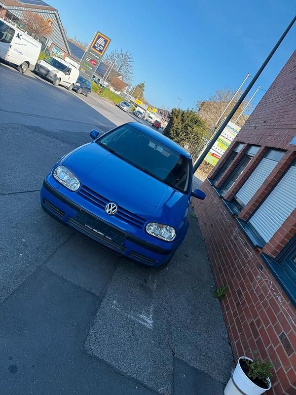 Gebraucht VW Golf IV 2002 Blau Kleinwagen