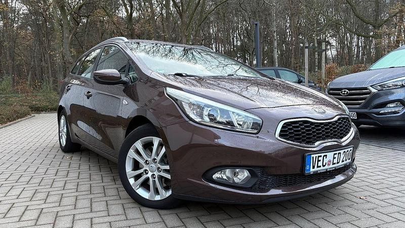 Braun Gebraucht 2013 Kia Ceed Sportswagon Kombi | 6.990 € (Fairer Preis) - Bild 1/4