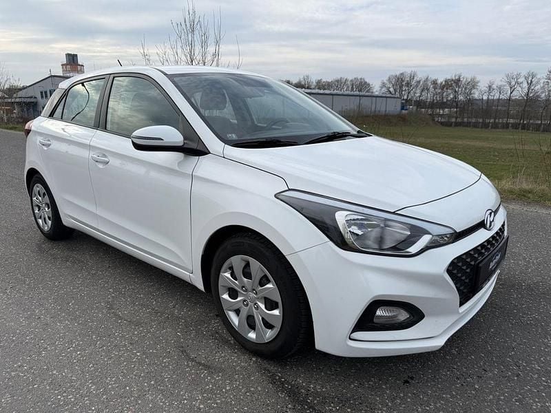 Gebraucht Hyundai i20 Active 75 PS (55 kW) 2019 Weiß Kleinwagen