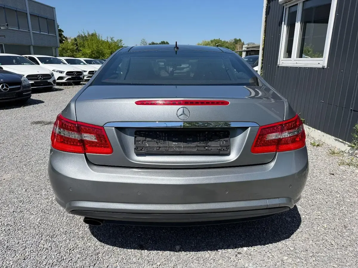 Gebraucht Mercedes E250 AMG line 204 PS (150 kW) 2009 Silber Coupé