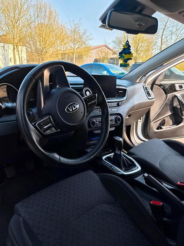 Gebraucht Kia Ceed 2019 Weiß Kleinwagen