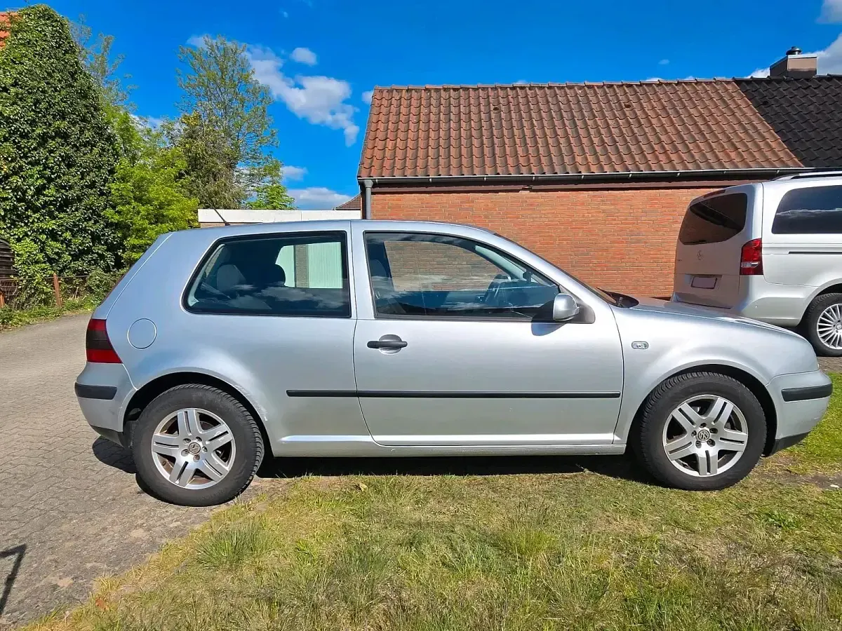 Gebraucht VW Golf IV 103 PS (75 kW) 2002 Silber Kleinwagen