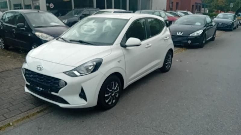 Weiß Gebraucht 2020 Hyundai i10 Select Kleinwagen | 8.990 € (Fairer Preis) - Bild 1/4
