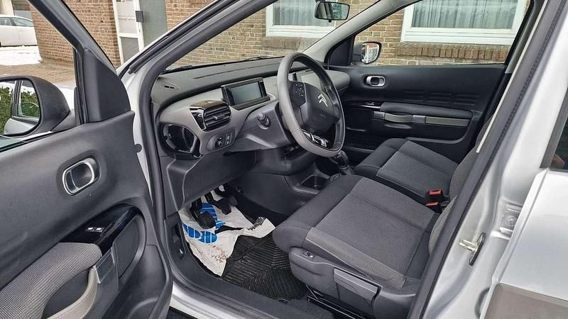 Gebraucht Citroën C4 Feel 99 PS (72 kW) 2016 Lackierung aluminiumgrau/met SUV