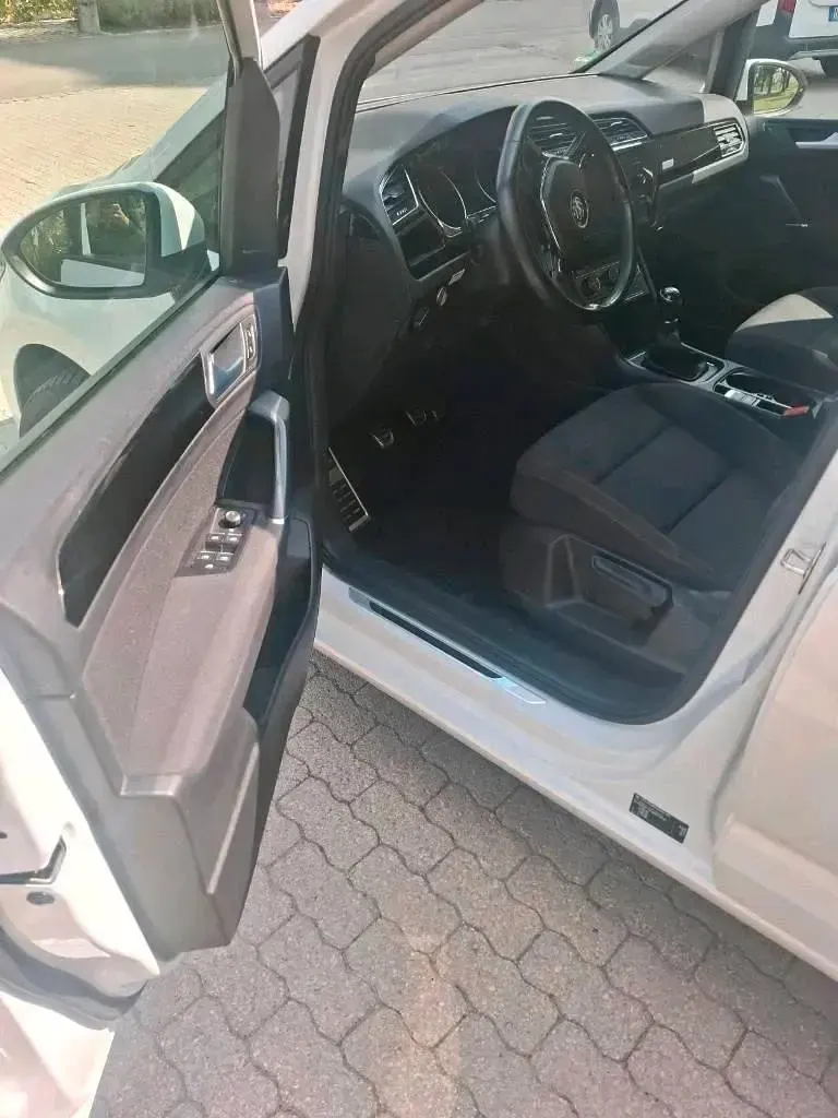 Gebraucht VW Touran Sound 150 PS (110 kW) 2018 Weiß Van / Kleinbus