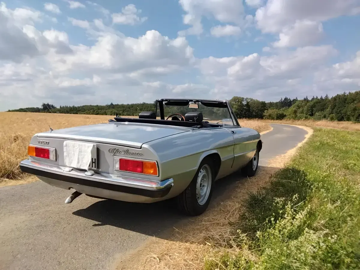Gebraucht Alfa Romeo Spider Veloce 115 PS (84 kW) 1971 Silber Cabrio