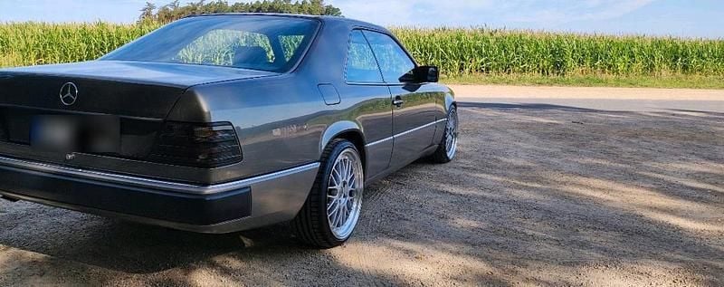 Second-hand Mercedes 230 1990 Coupe