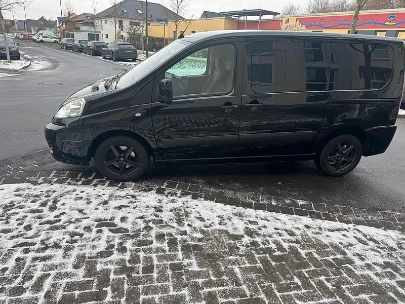 Gebraucht Peugeot TePee 163 PS (119 kW) 2012 Schwarz Van / Kleinbus