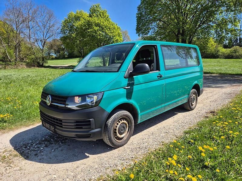 Second-hand VW Transporter 150 CP (110 kW) 2017 Verde Van