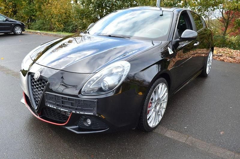 Schwarz Gebraucht 2011 Alfa Romeo Giulietta Quadrifoglio Verde Kleinwagen | 12.999 € - Bild 1/4