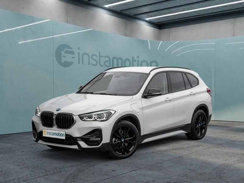 Weiß Gebraucht 2021 BMW X1 Sport Line SUV | 27.489 € (Etwas zu teuer) - Bild 1/4
