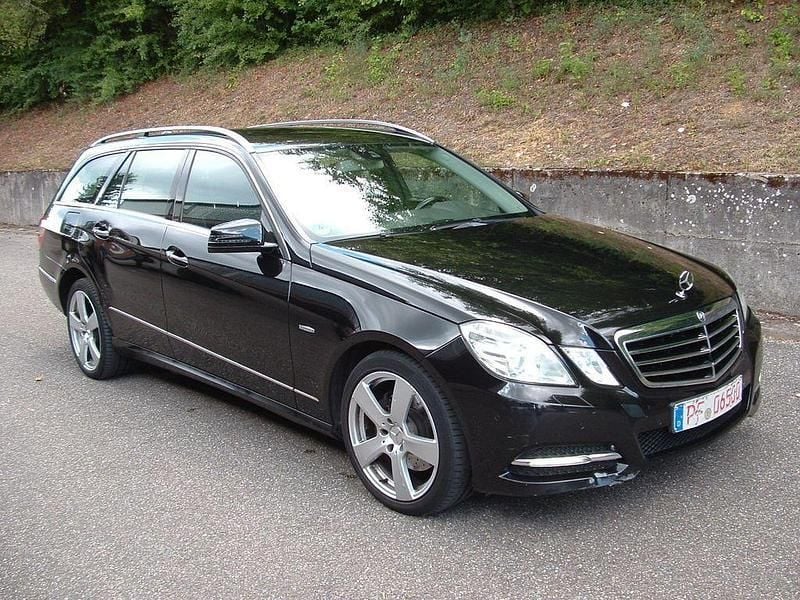 Gebraucht Mercedes E220 Avantgarde 170 PS (125 kW) 2011 Schwarz Kombi