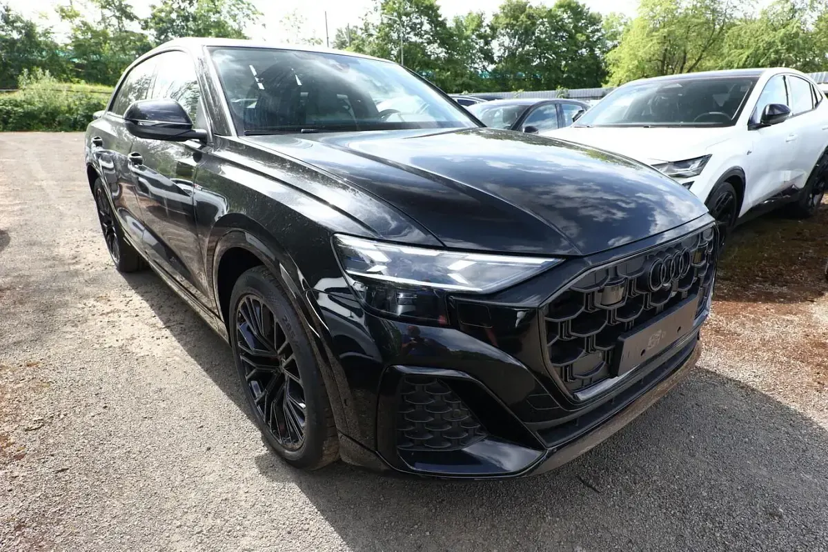 Neu Audi Q8 S-Line 286 PS (210 kW) 2026 Mythosschwarz metallic SUV