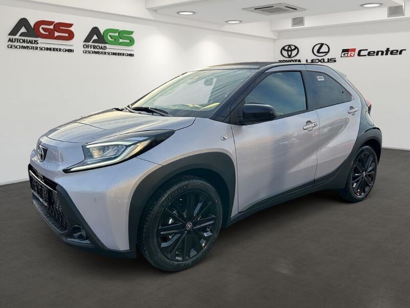 Silber Neu 2025 Toyota Aygo Edition Kleinwagen | 23.790 € - Bild 1/4