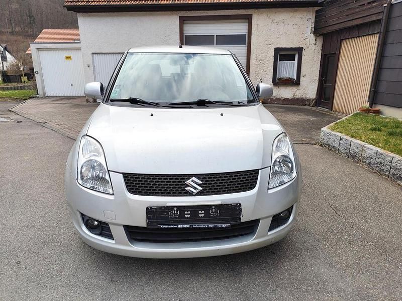 Gebraucht Suzuki Swift 92 PS (67 kW) 2010 Silber Kleinwagen