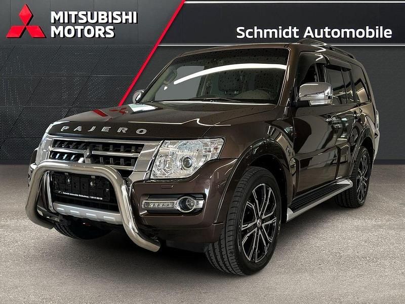 Terra braun (braun) Gebraucht 2018 Mitsubishi Pajero Edition SUV | 43.980 € (Teuer) - Bild 1/4