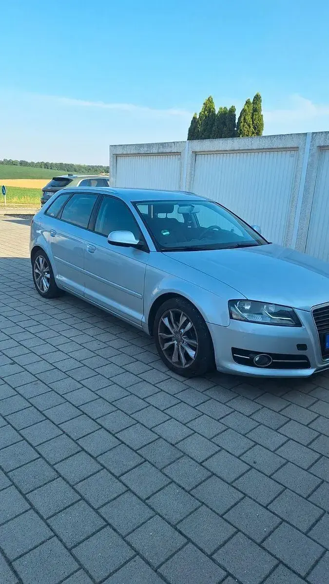 Gebraucht Audi A3 Attraction 105 PS (77 kW) 2011 Silber Kleinwagen
