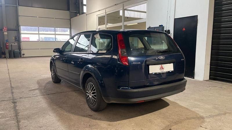 Gebraucht Ford Focus Trend 109 PS (80 kW) 2005 Blau Limousine