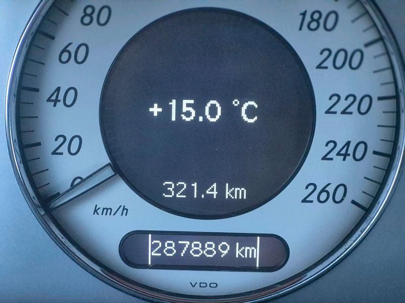 Gebraucht Mercedes E280 42 PS (30 kW) 2004 Silber Limousine