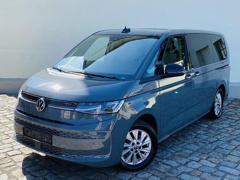 Gebraucht VW Multivan Life 150 PS (110 kW) 2024 Pure grey Van