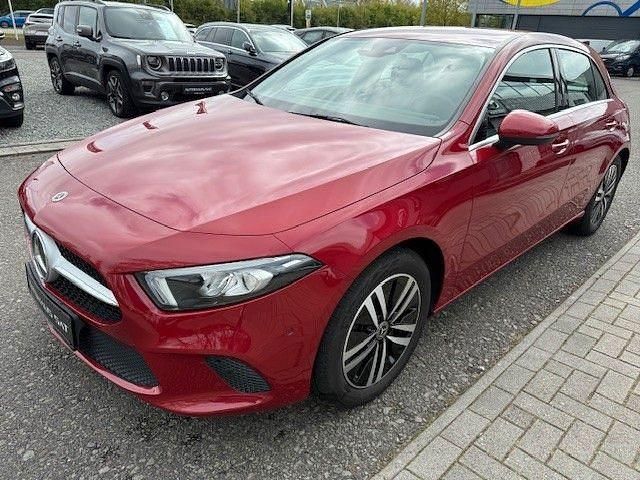 Gebraucht Mercedes A200 163 PS (119 kW) 2020 Rot Limousine