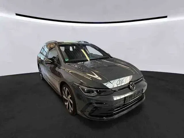 Gebraucht VW Golf VIII R-line 150 PS (110 kW) 2024 Delfingrau metallic Kombi