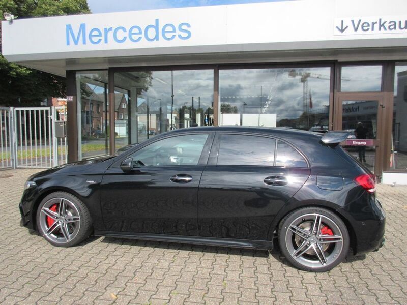 Schwarz Gebraucht 2023 Mercedes A45 AMG AMG Limousine | 64.990 € - Bild 1/4