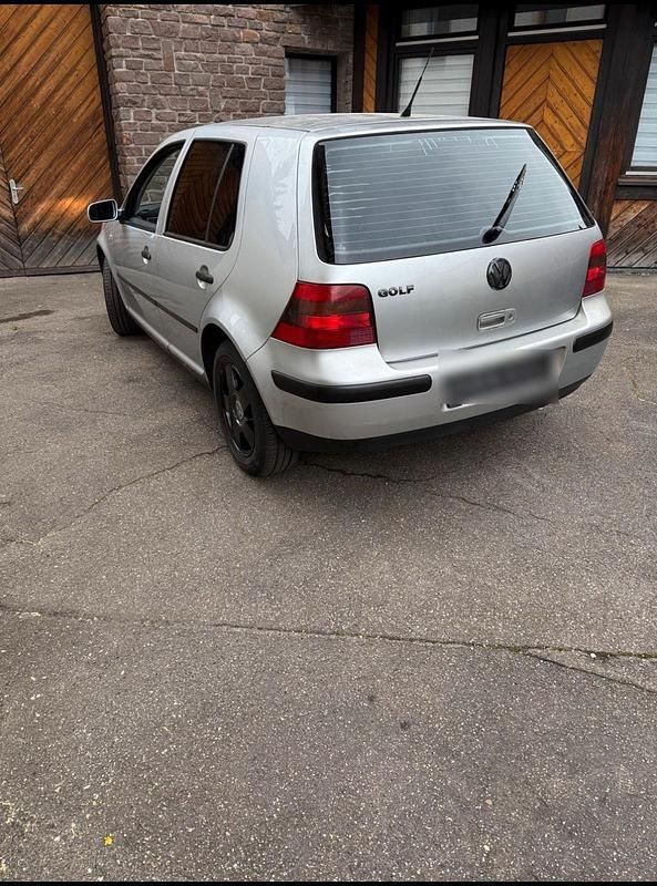 Silber Gebraucht 2001 VW Golf IV Edition Kleinwagen | 550 € (Superpreis) - Bild 1/4
