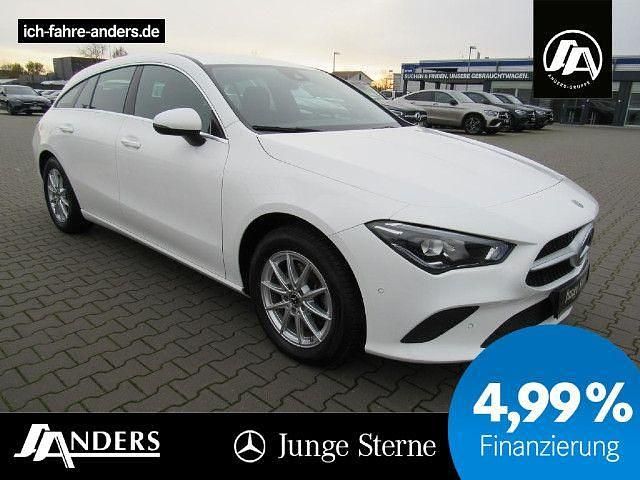 Weiß Gebraucht 2021 Mercedes CLA180 Shooting Brake Kombi | 26.525 € (Teuer) - Bild 1/4