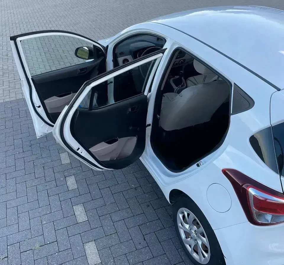 Gebraucht Hyundai i10 67 PS (49 kW) 2018 Weiß Kleinwagen