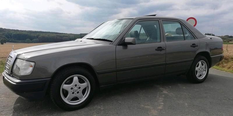 Gebraucht Mercedes E230 136 PS (100 kW) 1986 Grau Limousine