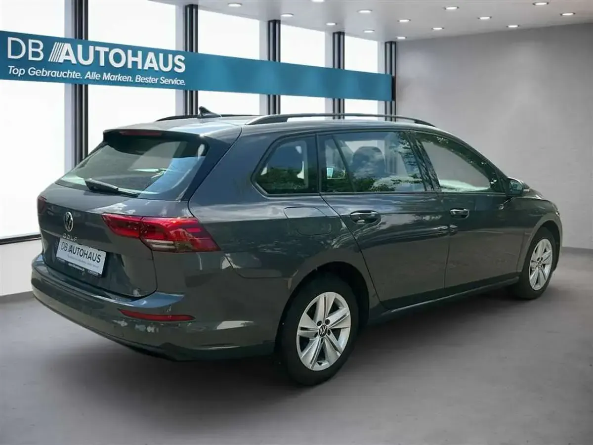 Gebraucht VW Golf VIII Life 110 PS (80 kW) 2024 Grau Kombi
