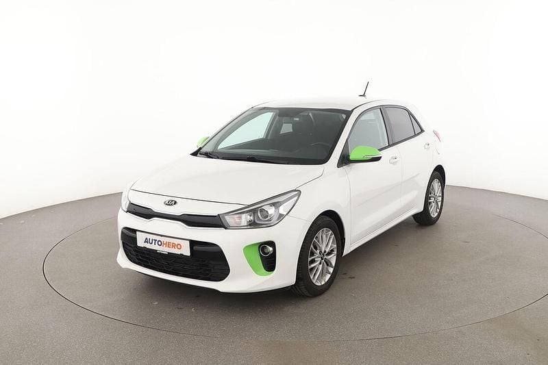 Weiß Gebraucht 2018 Kia Rio DREAM-TEAM Edition Limousine | 11.950 € (Fairer Preis) - Bild 1/3