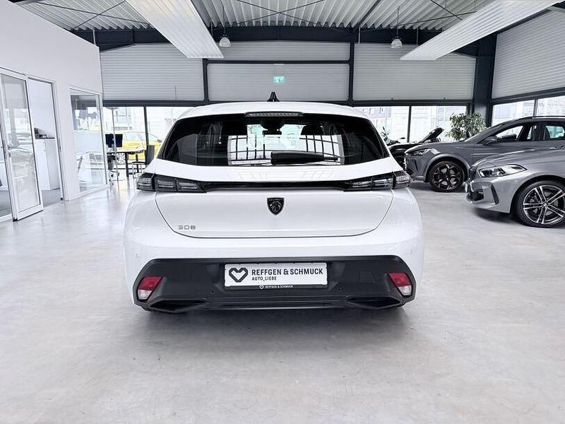 Gebraucht Peugeot 308 Active 110 PS (80 kW) 2022 Weiss (metallic) Limousine