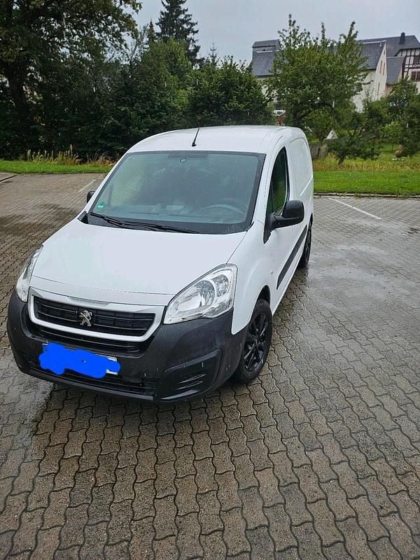 Gebraucht Peugeot Partner 95 PS (69 kW) 2018 Weiß Van / Kleinbus