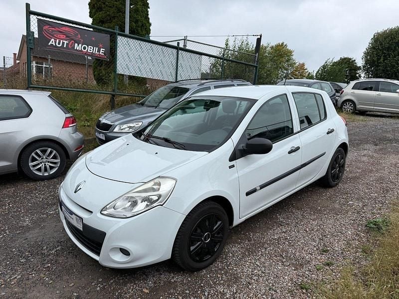 Weiß Gebraucht 2011 Renault Clio II Kleinwagen | 2.990 € (Fairer Preis) - Bild 1/4