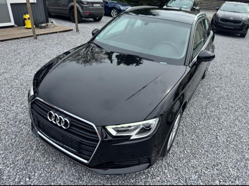 Schwarz Gebraucht 2017 Audi A3 Sportback Ambiente Limousine | 17.990 € (Fairer Preis) - Bild 1/4