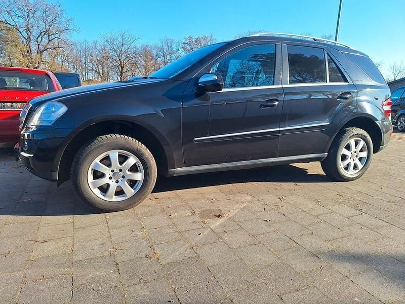 Gebraucht Mercedes ML320 224 PS (164 kW) 2008 Schwarz SUV